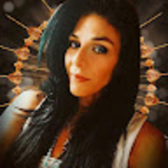 Meet your Posher, Jennifer - Picture 1 of 1